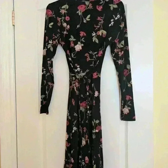 Reitmans size Xs dark  floral red flower wrap dress - Picture 7 of 9